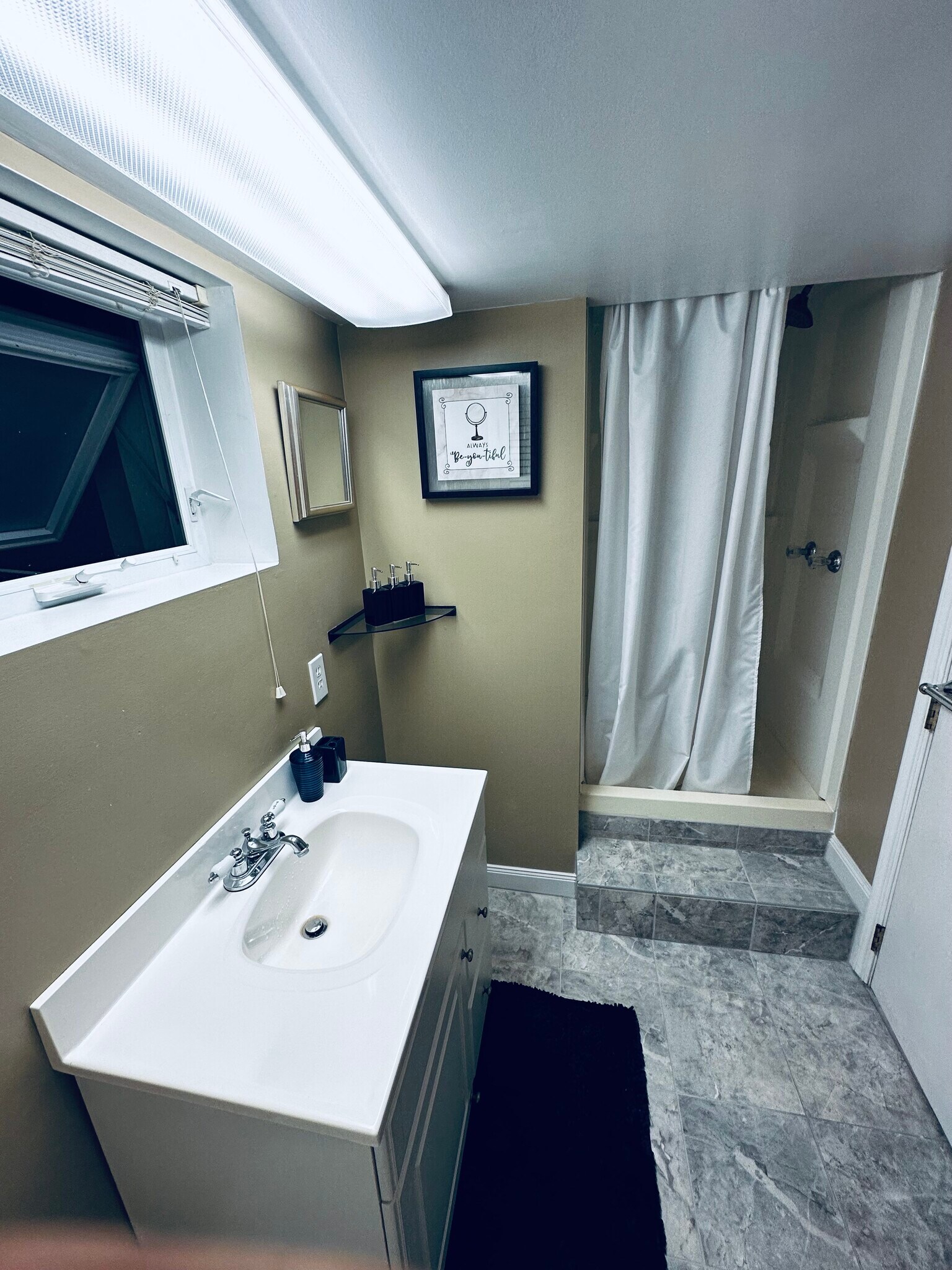 Bathroom - 39 Bartholdi Ave