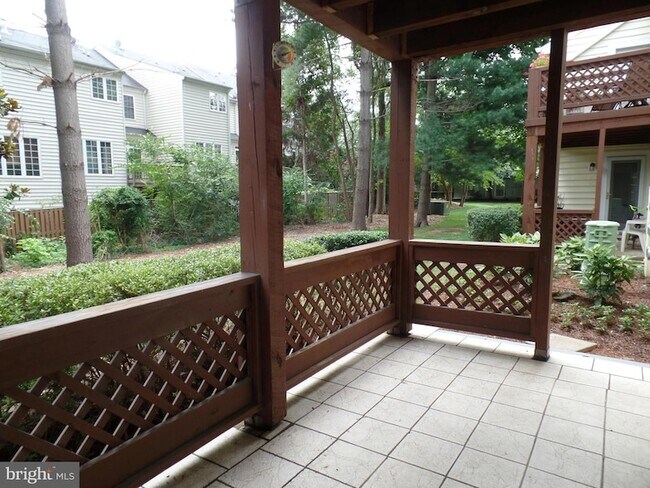 Building Photo - 10070 Oakton Terrace Rd