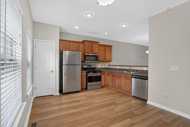 Building Photo - 730 Celeste Ln