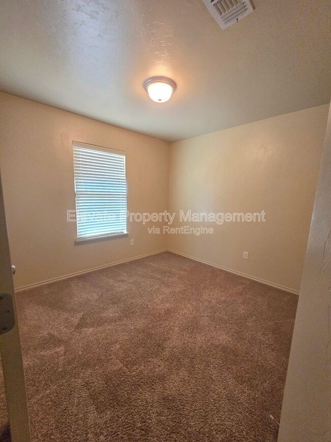 Building Photo - 922 West Prairie Wind Way