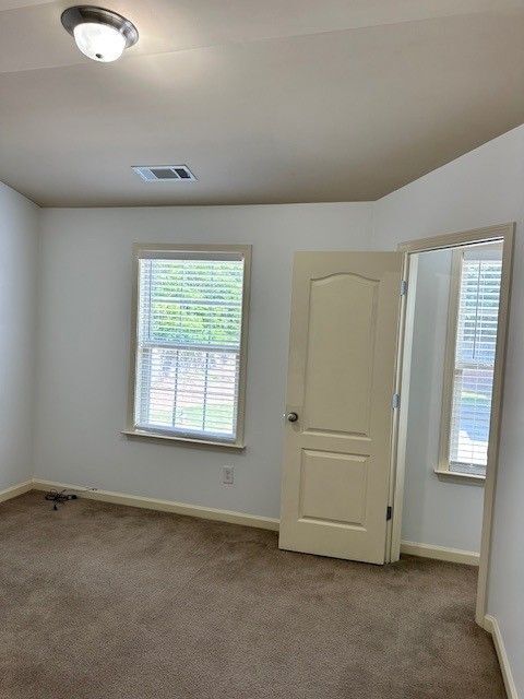 Building Photo - 2249 Knoxhill View