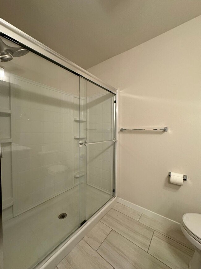 Building Photo - Modern Lynnwood 2BD/2.5BTH Townhome for Lease! Small Pet Friendly!