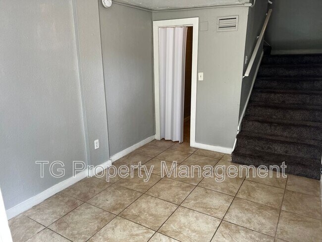 Building Photo - 2821 Moncrief Rd