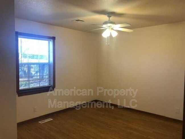 Building Photo - 3812 S Dogwood Ave