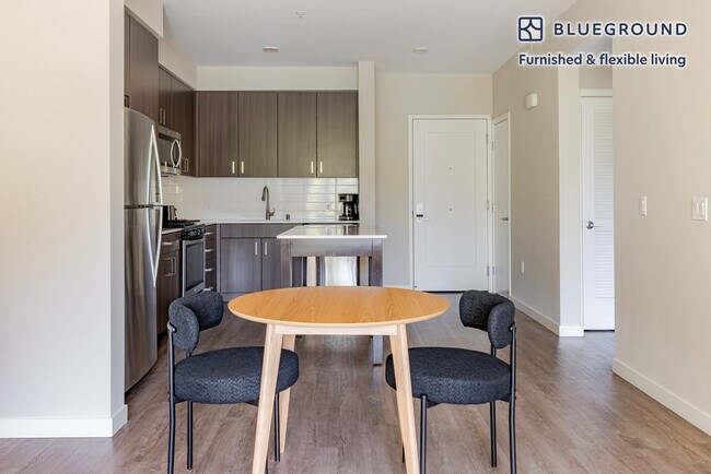 Building Photo - 3560 Rambla Pl