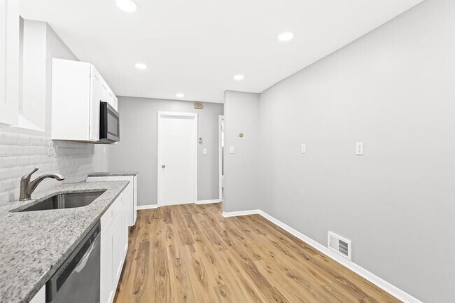 Building Photo - 3428 Carpenter Avenue