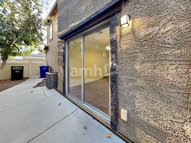 Building Photo - 1033 S Deerfield Ln