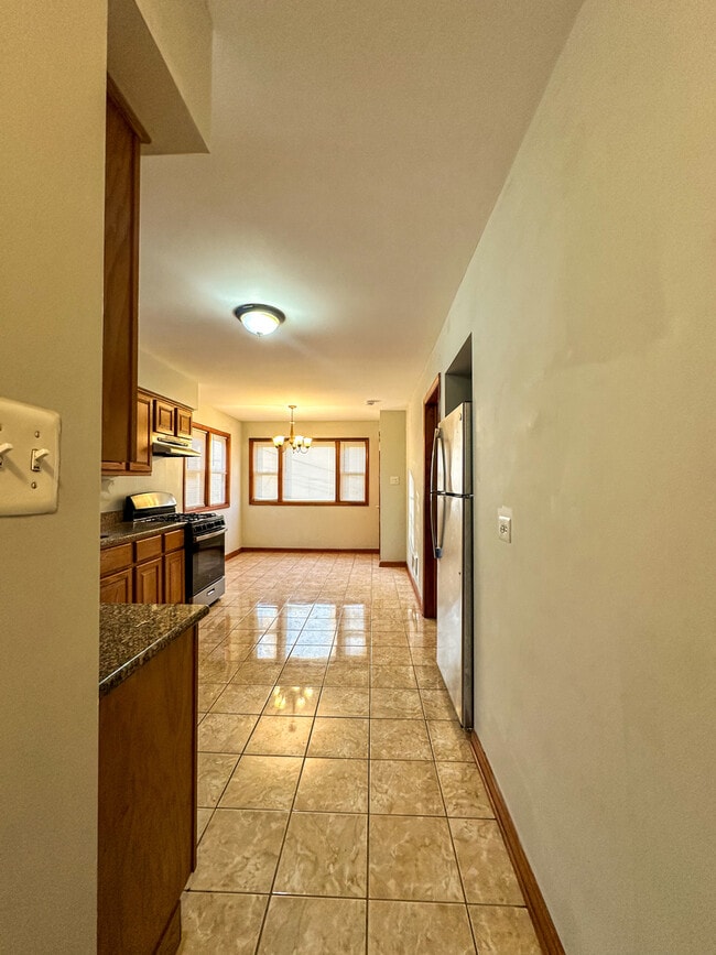 Building Photo - 8626 S Damen Ave