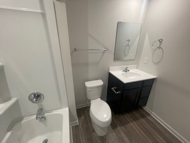 Building Photo - 4 Bedroom 2 1/2 Bath