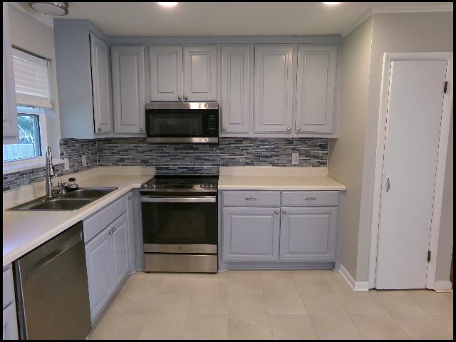 Building Photo - 51 Meadowbrook Dr