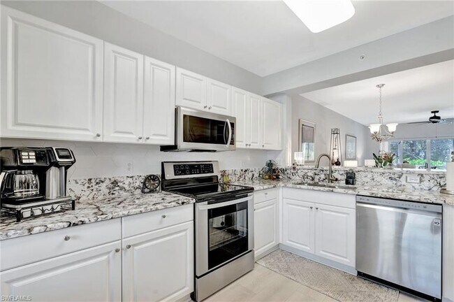 Building Photo - 7811 Regal Heron Cir