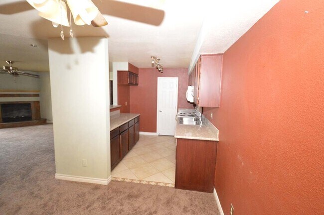 Building Photo - 2nd Floor Condo in a Gated Community