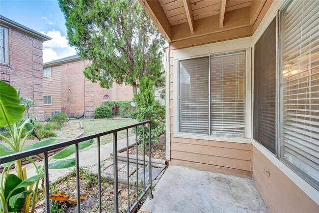 Building Photo - 12200 Overbrook Ln
