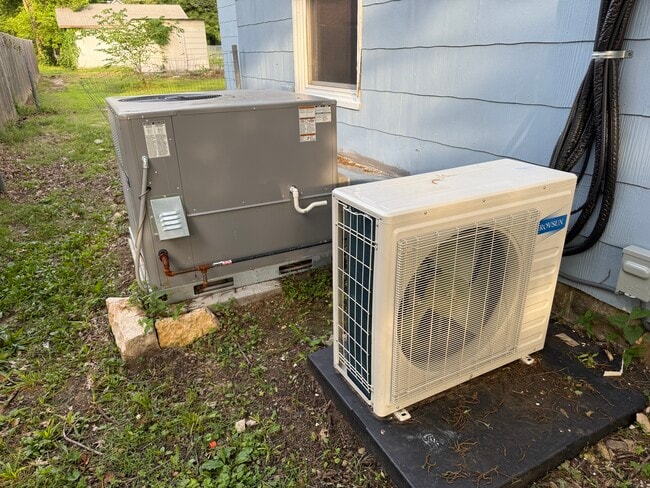 Building Photo - 524 S Evergreen Ave