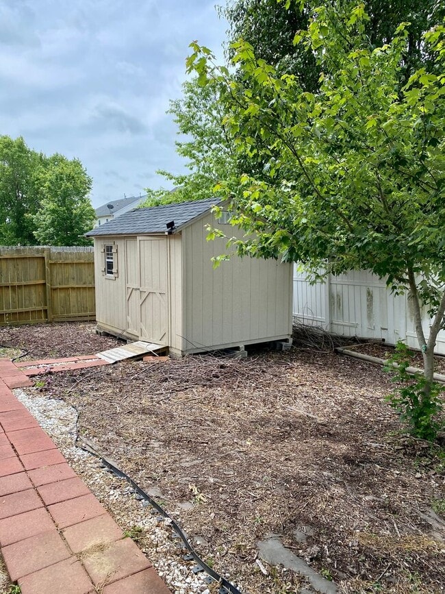 Building Photo - Beautiful 4bd/2.5bth home in Steele Creek, NC