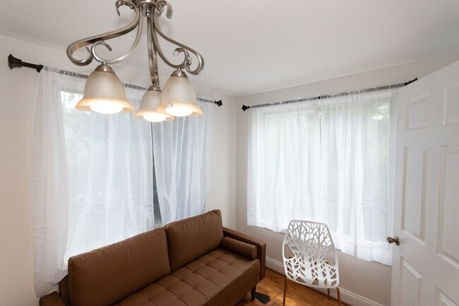 Building Photo - Spacious 5BR House in Takoma Park