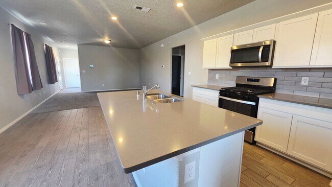 Building Photo - 748 Amatista Lp SE