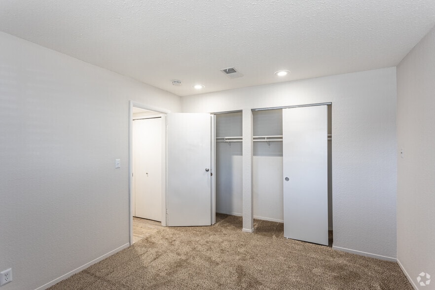 2BR, 1BA - 1059 SF - Lakeside Village