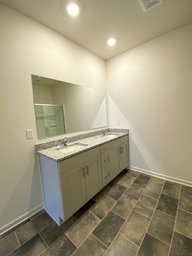 Building Photo - 3 bed, 2 bath in Oakland built in 2023