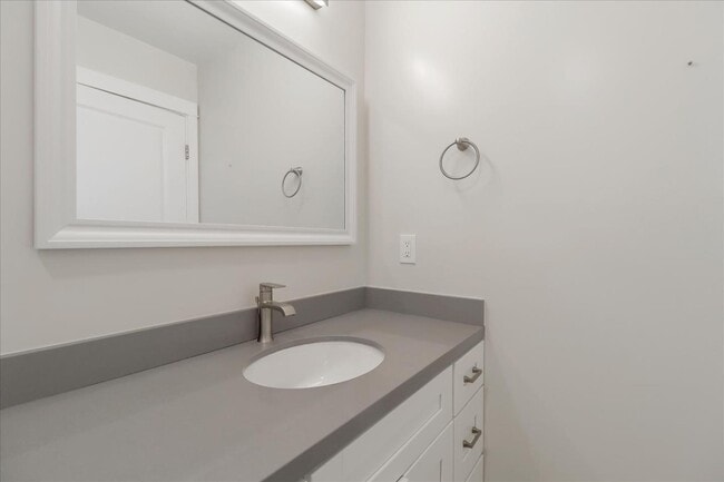 Building Photo - 683 Harbour Way