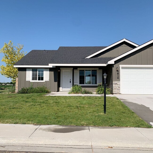 Primary Photo - Pet Friendly Caldwell Home!
