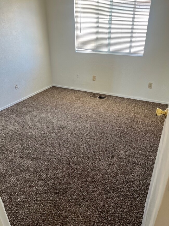 Building Photo - Weston Ranch 4 Bedroom 3 Bathroom Home