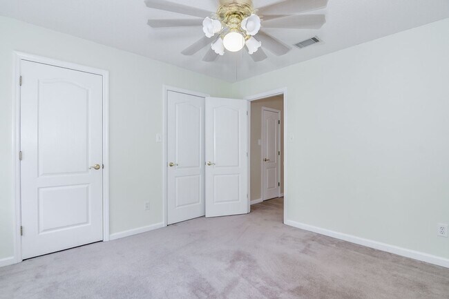 Building Photo - 2545 Carriage Creek