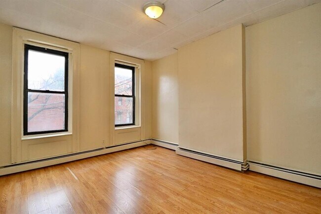 Building Photo - 609 Jersey Ave