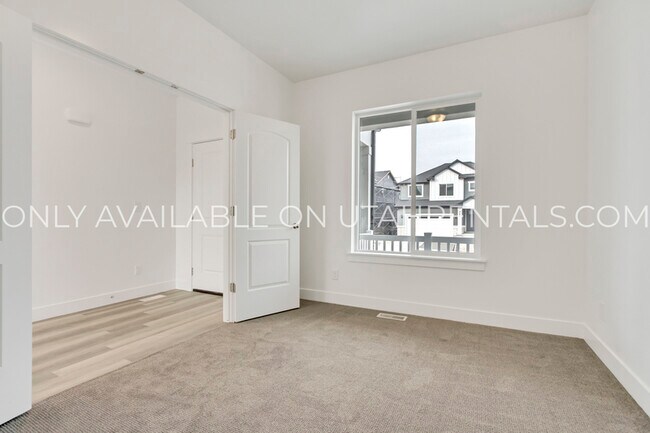 Building Photo - 4283 W Gate Keeper Dr
