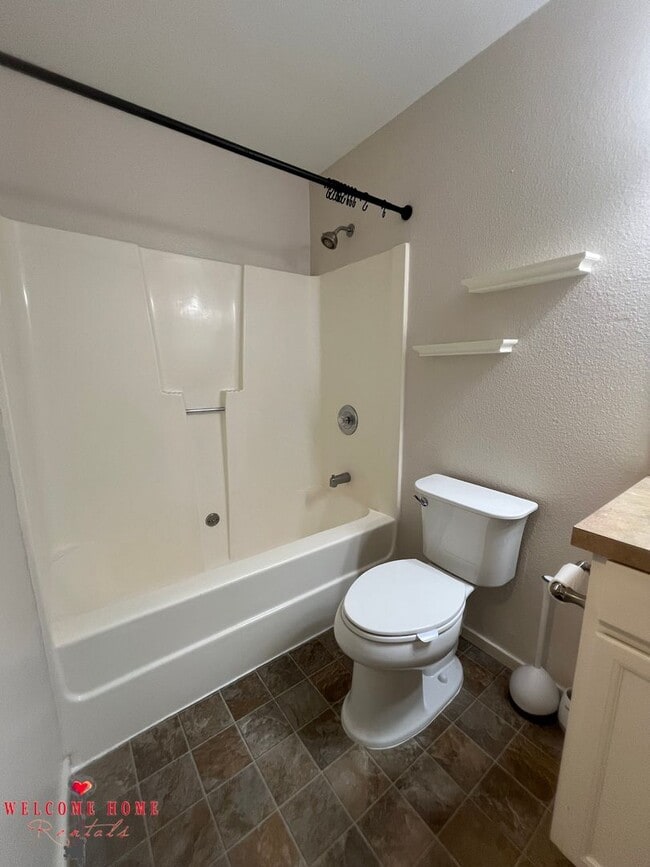 Building Photo - Remodeled rambler, no carpet, with HUGE fenced yard!!