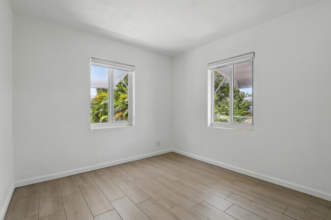 Building Photo - 1225 15th Ave N