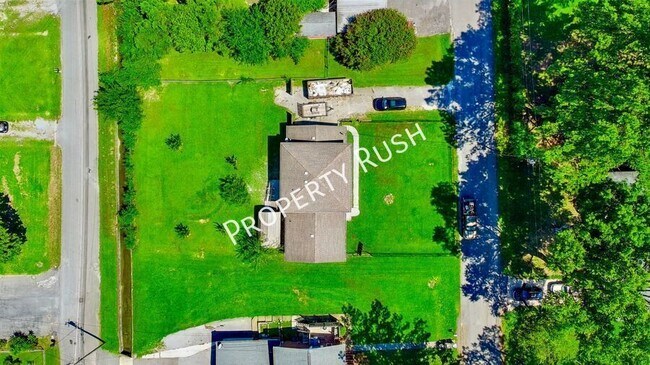 Building Photo - 702 Fricks Ln