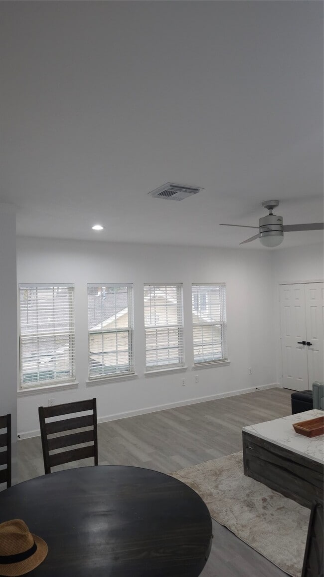 Building Photo - 304 Milby St