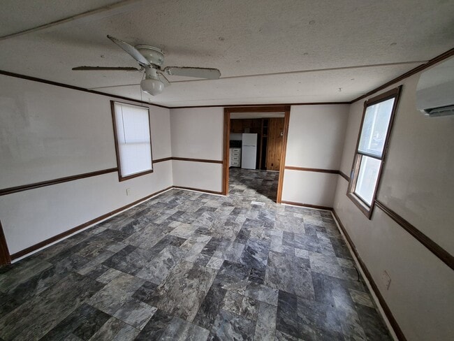 Building Photo - 1925 Bacons Bridge Rd