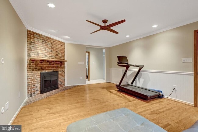 Building Photo - 2230 Carmichael Dr