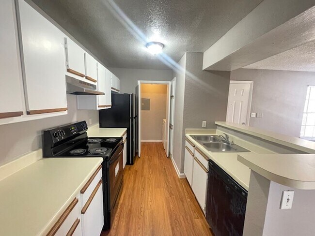 Building Photo - First Floor 1 Bedroom Condo In Orlando Area!