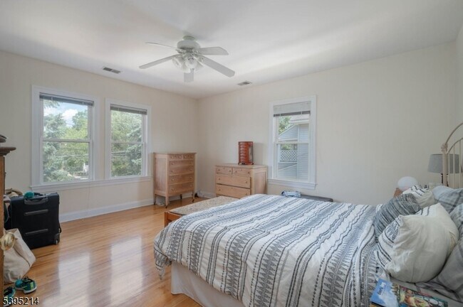 Building Photo - 54 Franklin Pl