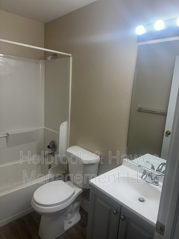 Building Photo - 4531 Boardwalk Dr