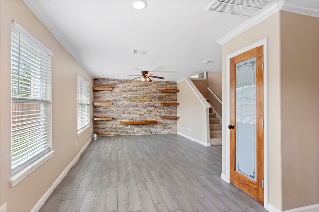 Building Photo - 838 Royal George Ln