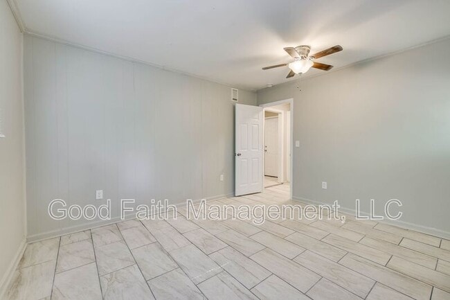Building Photo - 1813 Alder Dr