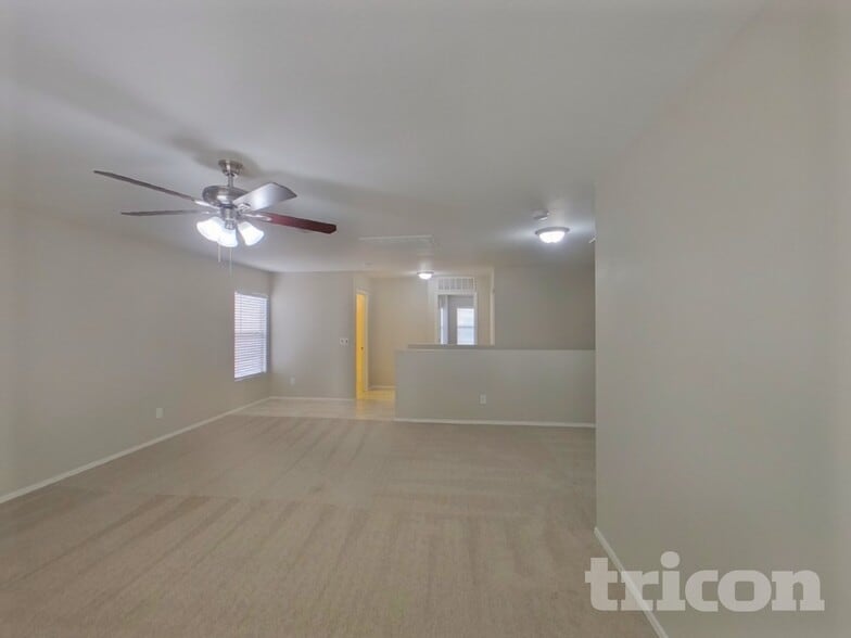 Building Photo - 45542 W Tucker Rd