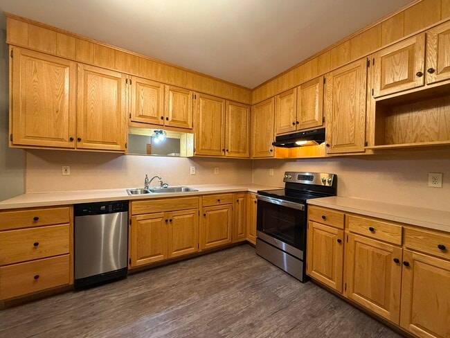 Building Photo - 11 Centre St