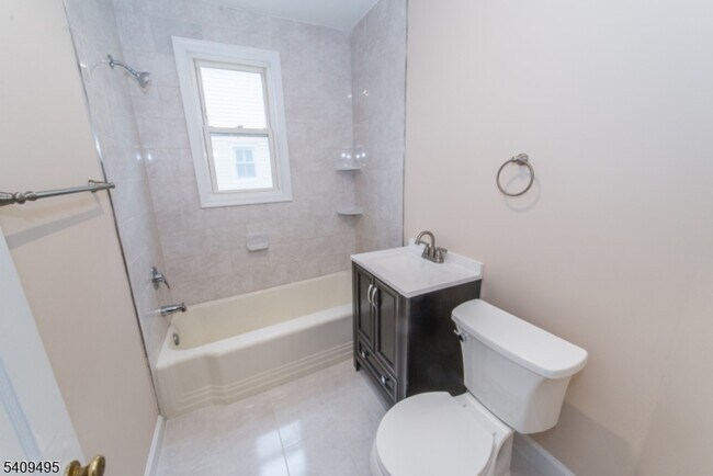 Building Photo - 72 Claremont Ave