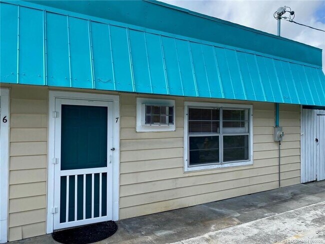 Building Photo - 4800 NE Blue Heron Ln