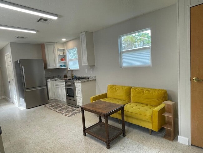 Building Photo - 408 N Rd