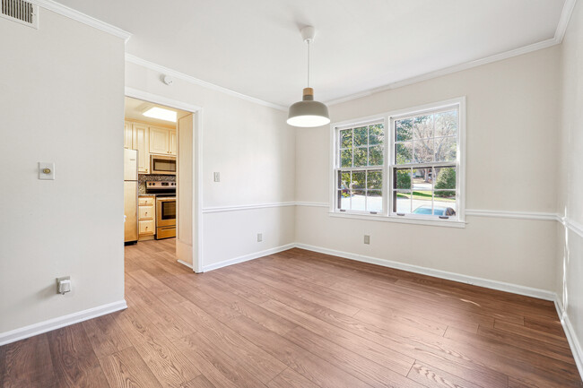 Dining room - 174 Amherst Pl NW