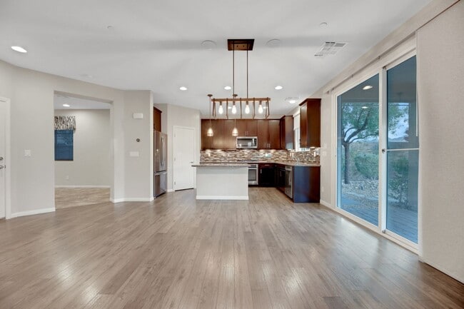 Building Photo - Gorgeous Henderson Home