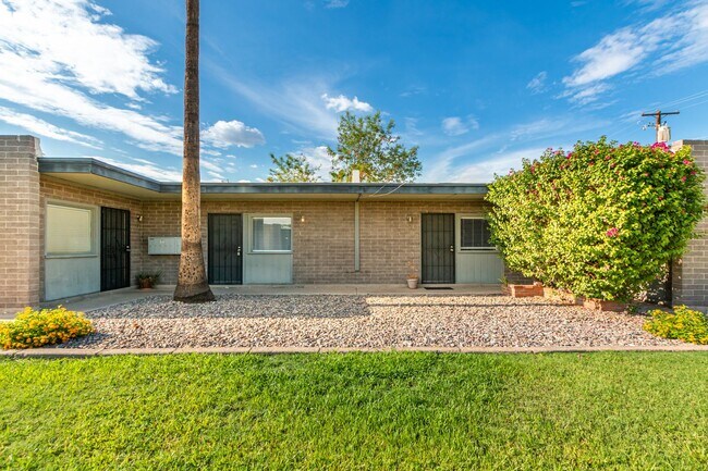 Building Photo - 1722 E Ocotillo Rd
