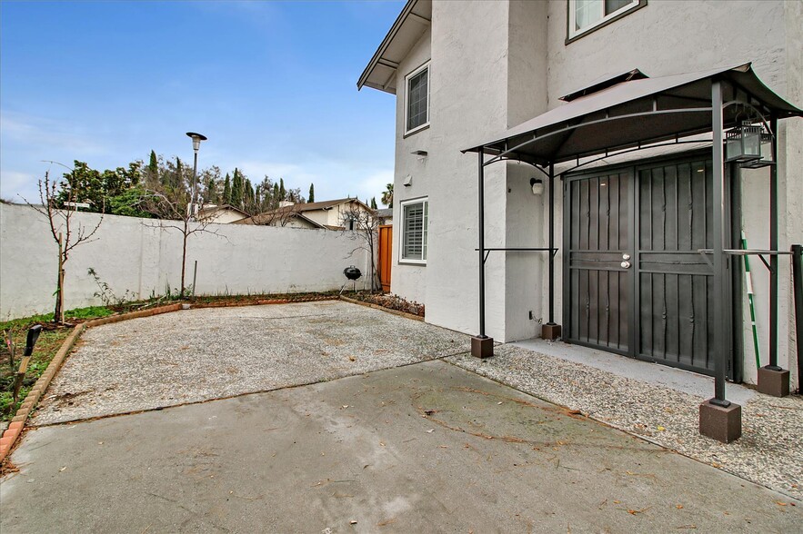 Building Photo - 1884 Home Gate Dr