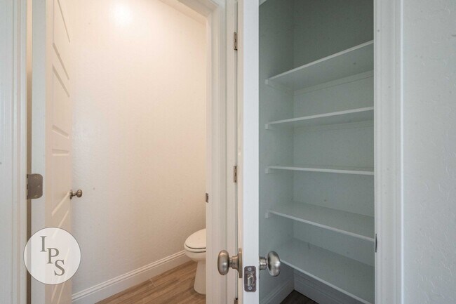 Building Photo - 2022 South/East Fresno Home, 4BR/2BA - Lots of Amenities!